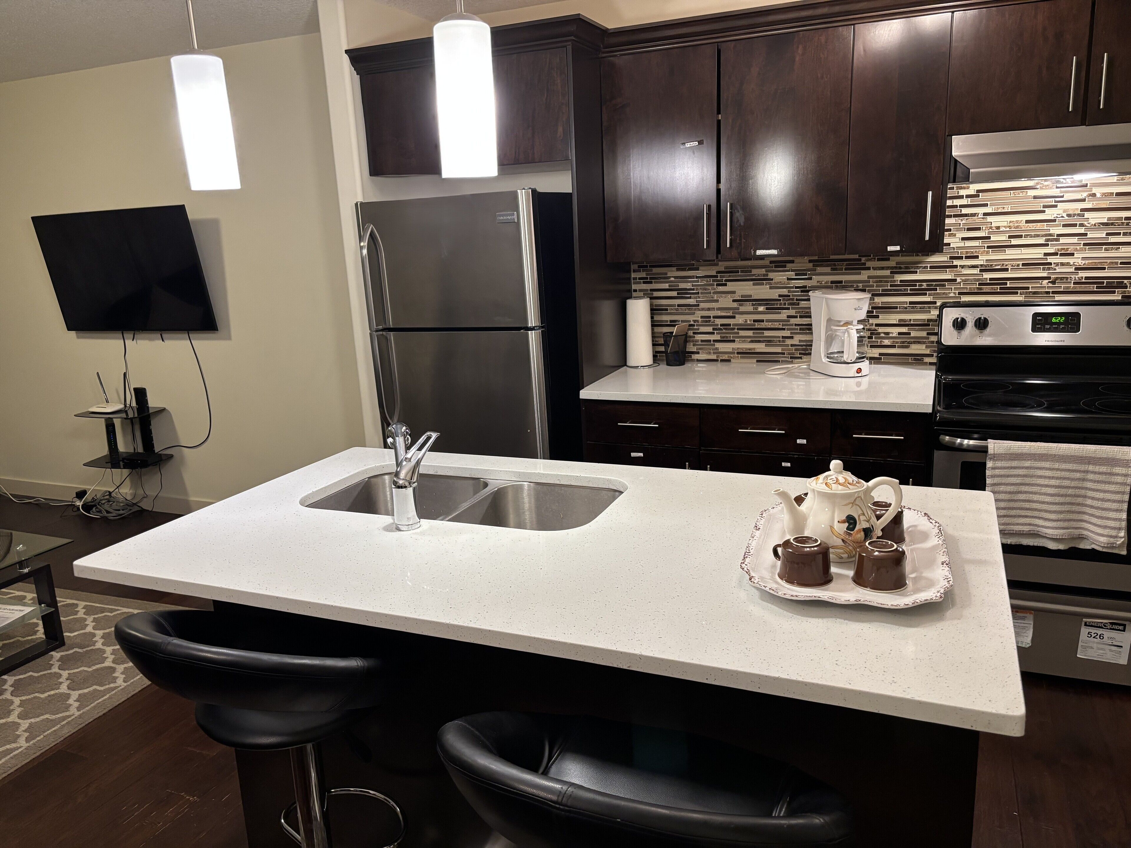 Kjøleskap, mikrobølgeovn, ovn og kokeplater