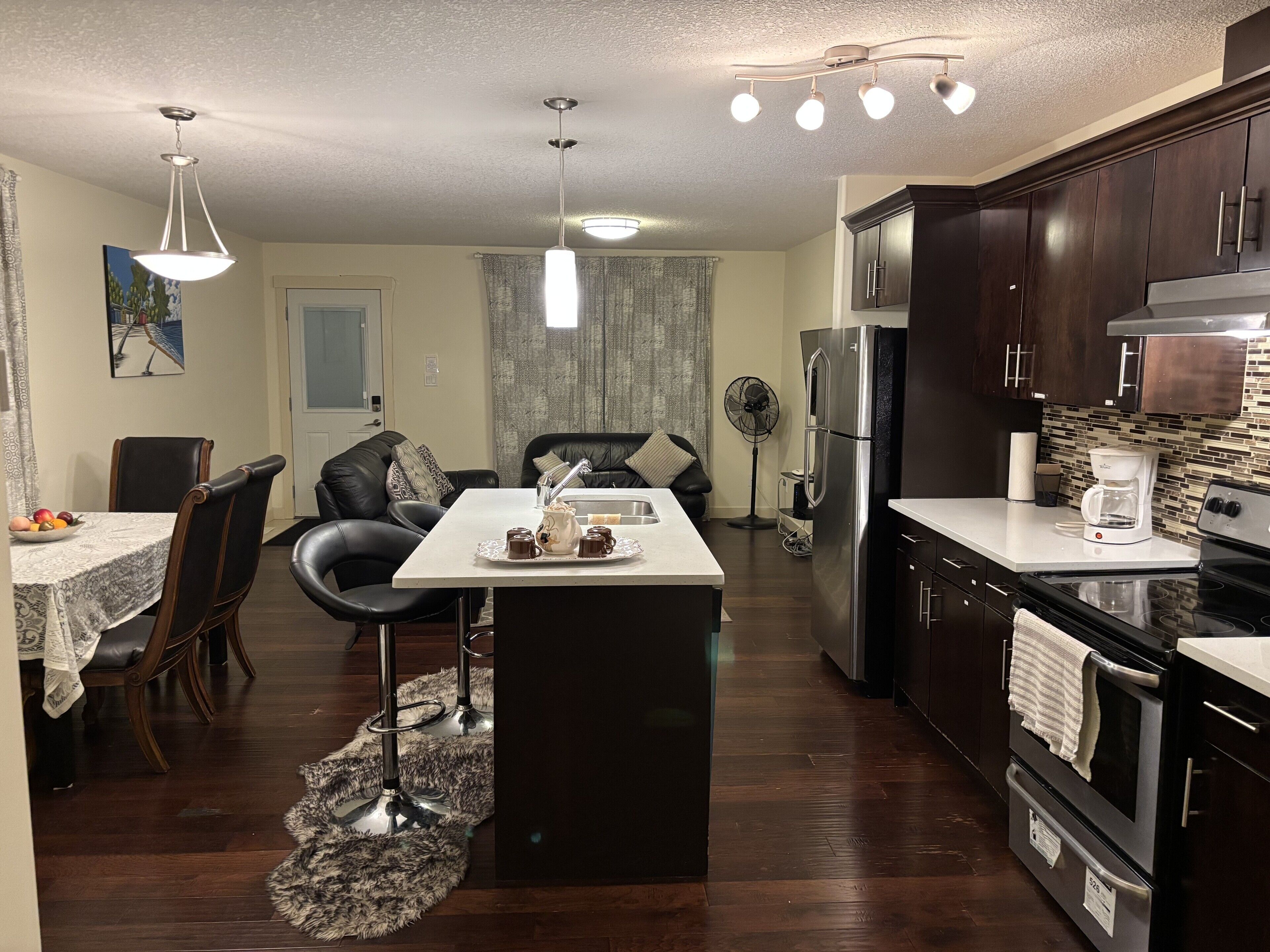 Coffee/tea maker, fridge, microwave, oven
