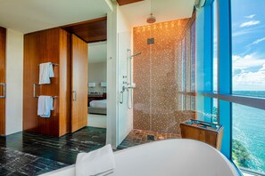 Badekar, boblebadekar, hårtørrer, bidet