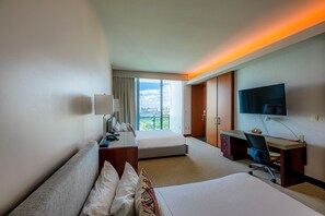 2 bedrooms, in-room safe, desk, iron/ironing board