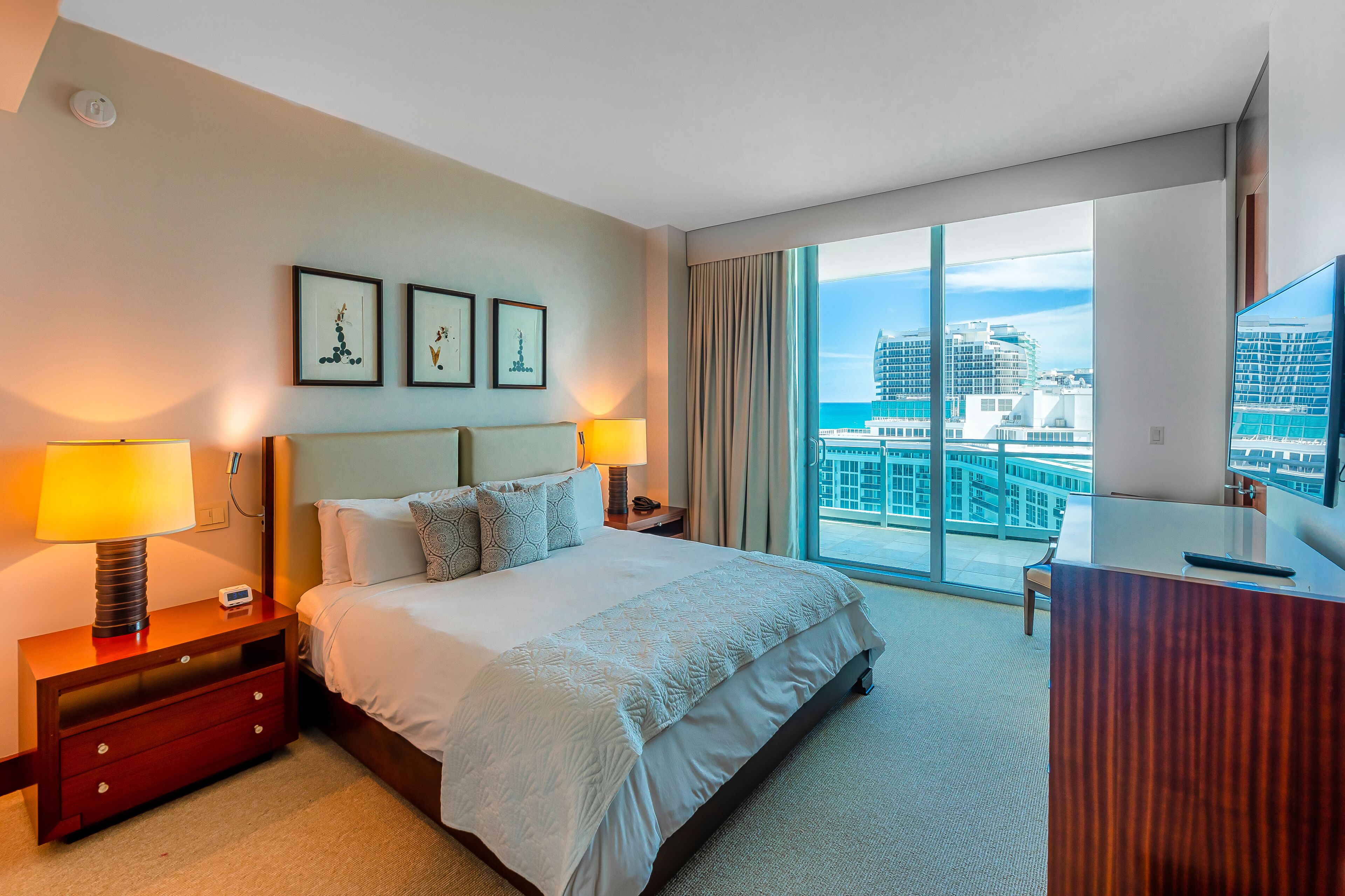 2 bedrooms, in-room safe, desk, iron/ironing board