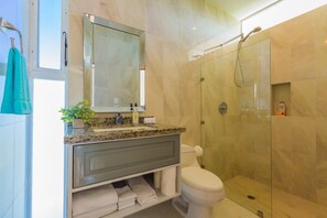 Dusch, hårtork och handdukar