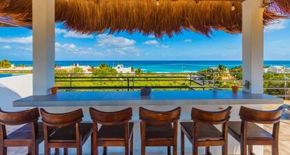 Casa de la Luna Loca Spacious Isla Mujeres Villa, Private Pool, Perfect for Groups and Families