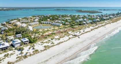 Little Gasparilla Island - Gulf view, golf cart, ferry, pool, boat dock, parking