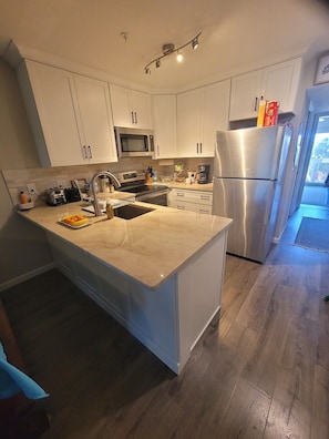 Fridge, microwave, oven, stovetop - Little Gasparilla Island - Gulf view, golf cart, ferry, pool, boat dock, parking (Placida)