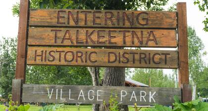 New! Sweet little cabin, Hiking, Fishing, BBQs, fire pits and picnic tables
