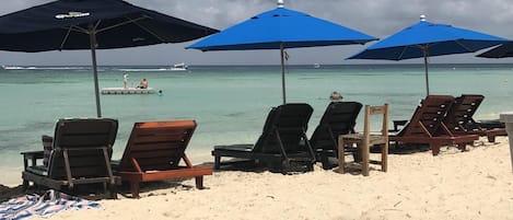 靠近海滩