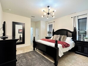 6 bedrooms, iron/ironing board, travel cot, WiFi - 6 Bedrooms / 5.5 Bathrooms / Solterra (4193 OD) (Davenport)
