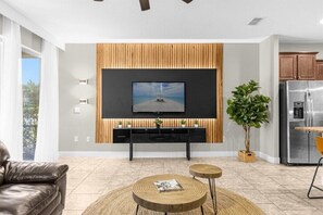 TV - 6 Bedrooms / 5.5 Bathrooms / Solterra (4193 OD) (Davenport)