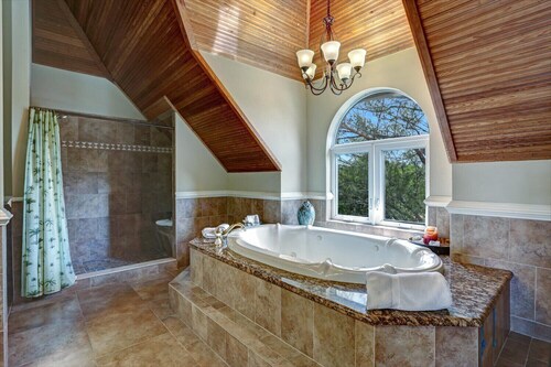 Villa Island Getaway - BEACHFRONT with BOAT INCLUDED on North Captiva!