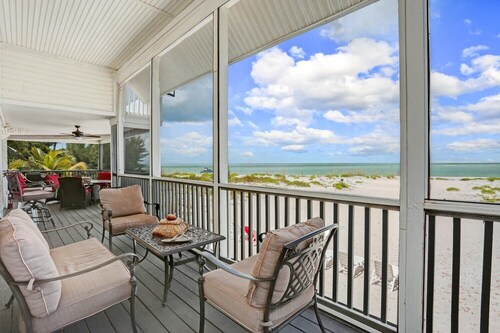 Villa Island Getaway - BEACHFRONT with BOAT INVCLUDED on North Captiva!