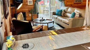 Flat-screen TV, fireplace - Relax & Recharge!Swim/fish/swim/boat in Autumn Lk, SalmonRiverMinsAway-Cottage3 (Altmar)