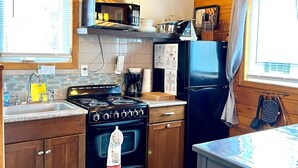 Coffee/tea maker, fridge, microwave, oven - Relax & Recharge!Swim/fish/swim/boat in Autumn Lk, SalmonRiverMinsAway-Cottage3 (Altmar)