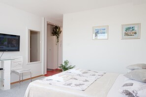 1 bedroom, iron/ironing board, free WiFi, bed sheets