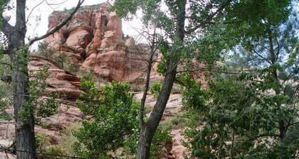 Rustic/Modern Suite 7 in Oak Creek Canyon - Close to Slide Rock State Park