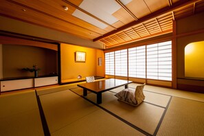 In-room safe, desk, free WiFi, bed sheets