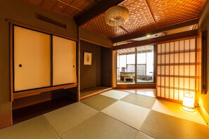 In-room safe, desk, free WiFi, bed sheets