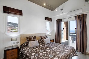 4 bedrooms, in-room safe, iron/ironing board, travel crib - Modern Villa with Heated Pool, Sea Views, for 8 Guests, Costa Adeje, Tenerife ☀️ (Adeje)