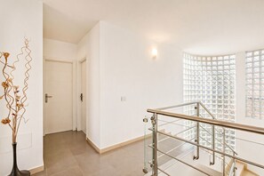Interior - Stunning contemporary villa featuring a private heated pool, expansive terrace☀️ (Adeje)