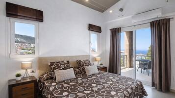 4 chambres, coffres-forts dans les chambres, fer et planche Ă repasser