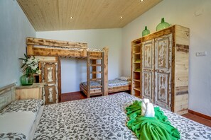 5 habitaciones, tabla de planchar con plancha y wifi gratis