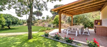 Large house for 18 pax, pool and private garden. Free WIFI. Ideal group of young people or families. Vivalidays Can Palomo.