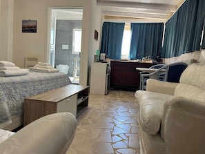 1 chambre, lit parapluie, Wi-Fi gratuit, draps fournis