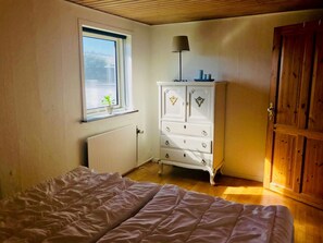 3 bedrooms, iron/ironing board, WiFi