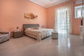 3 bedrooms, iron/ironing board, travel cot, free WiFi - Il Nespolo, Private newly-refurbished 3 bedroom apartment with large terrace, air-conditioning, outd... (Vico Equense)