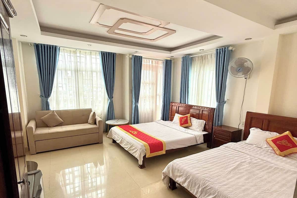 Phòng 4 Tiêu chuẩn | Minibar, bàn, bàn ủi/dụng cụ ủi quần áo