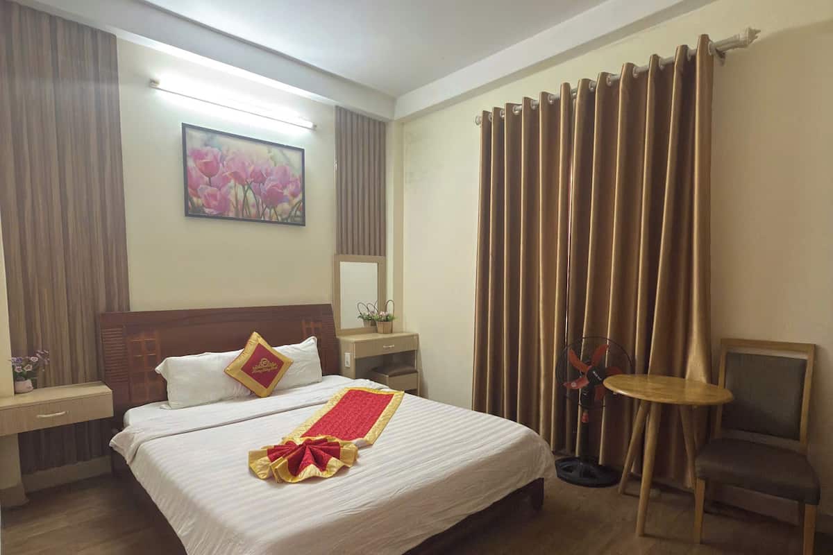 Phòng đôi Tiêu chuẩn | Minibar, bàn, bàn ủi/dụng cụ ủi quần áo