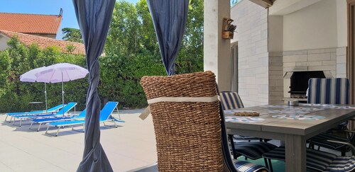 Wunderschönes Ferienhaus mit Pool & Whirlpool, Grill, 400m zum Strand, WLAN