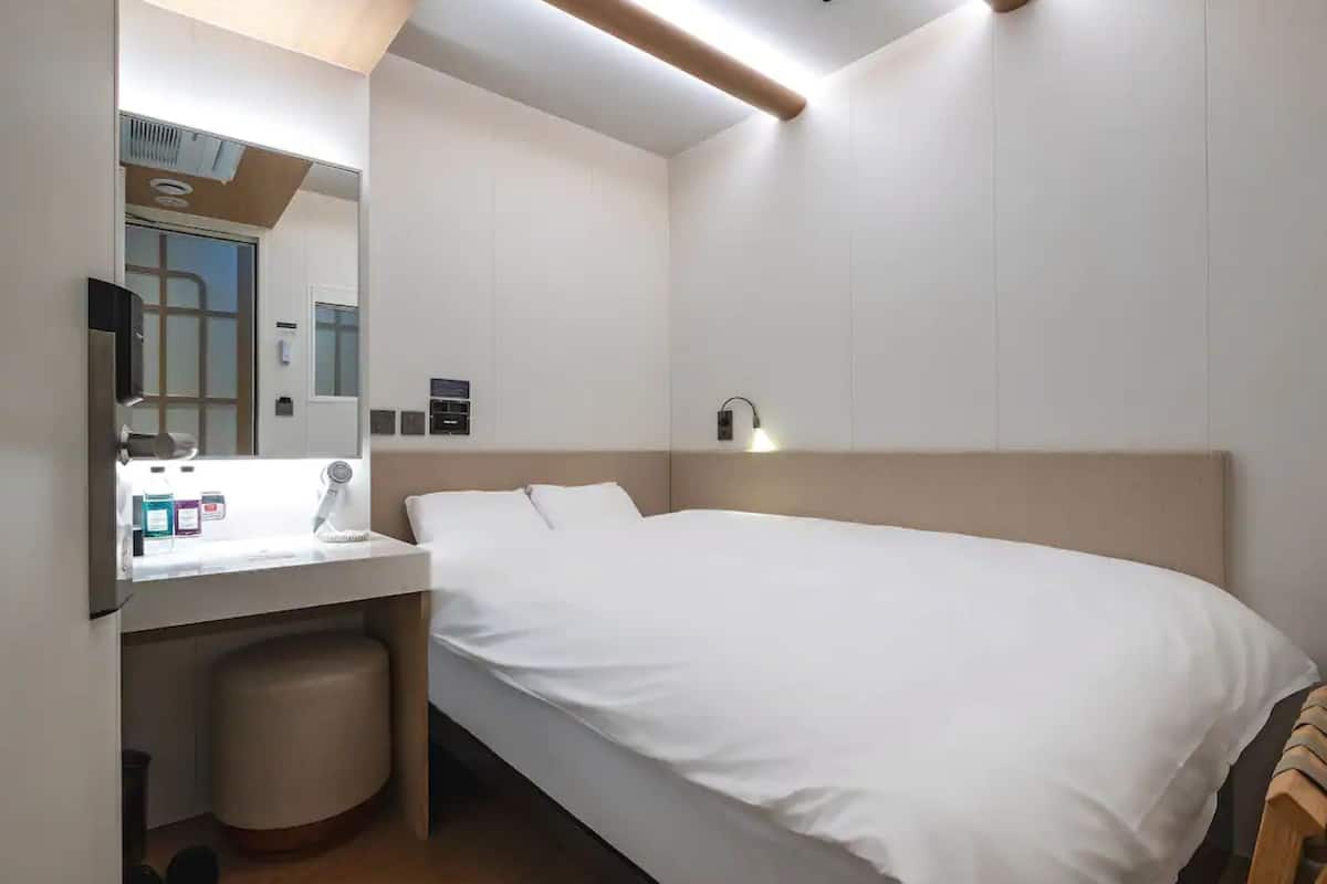 blackout curtains, soundproofing, free wifi, bed sheets