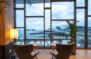 디지털 채널 시청이 가능한 27인치 TV, 유료 영화