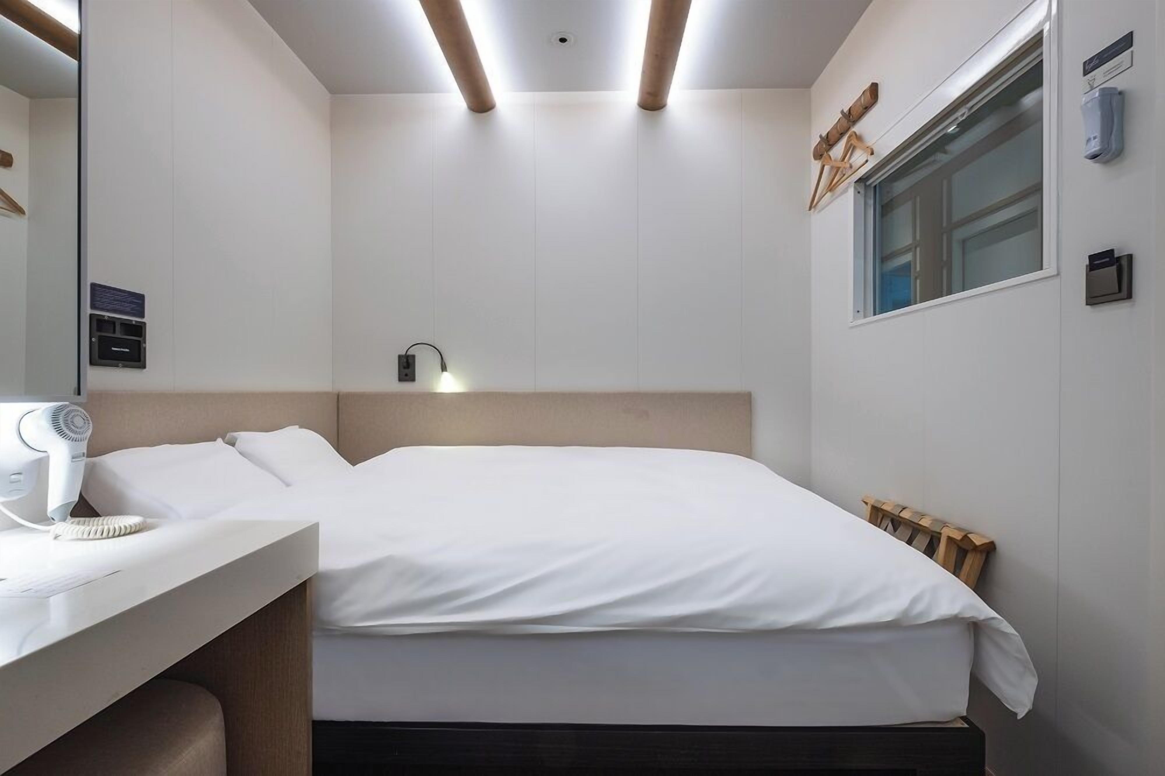 standard double room (lounge benefit + light breakfast) | blackout curtains, soundproofing, free wifi, bed sheets