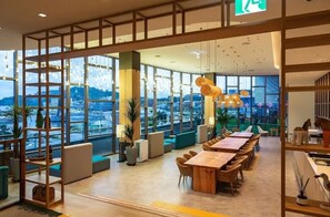 27-inch TV with digital channels, pay movies - DARAKHYU Yeosu Capsule Hotel by WALKERHILL (Yeosu)