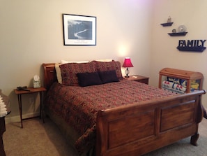 4 bedrooms, free WiFi, bed sheets, wheelchair access
