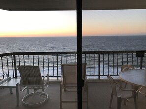 Outdoor dining - Direct Oceanfront Condo, Amazing Views of Ocean and Bay (Ocean City)