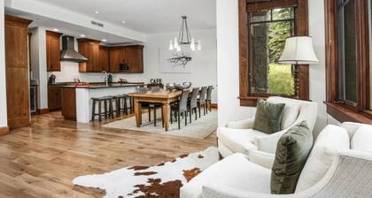 Hummingbird Lodge A101 — True Ski-In/Ski-Out • Best Ski Access in Bachelor Gulch