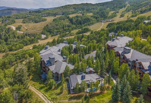 Hummingbird Lodge A101 — True Ski-In/Ski-Out • Best Ski Access in Bachelor Gulch