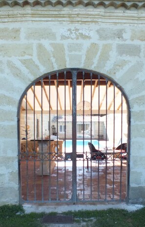 Terrace/patio - The Chapel of the Domaine de Choisy near Saint Emilion (Abzac)