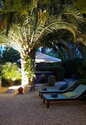 Beautiful and comfortable Suite on the ground floor in property, pool and spa