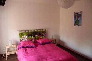 6 Schlafzimmer, Bügeleisen/Bügelbrett, Reisekinderbett, WLAN