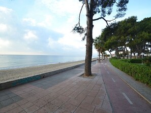 Plage à proximité, chaises longues