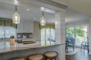 冰箱、微波炉、烤箱、炉灶