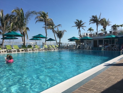 Palm Villa - Sleeps 6, Boat Slip Available