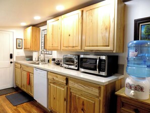 Frigorífic, microones, forn i placa de cuina 