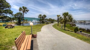 Property grounds - VO Resort: w/golf cart, beach/bay access, boat dock, fish pier, mini golf & more (Panama City Beach)