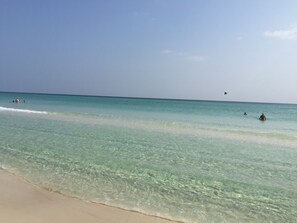 Plage à proximité, chaises longues