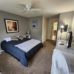 2 bedrooms, desk, iron/ironing board, travel crib